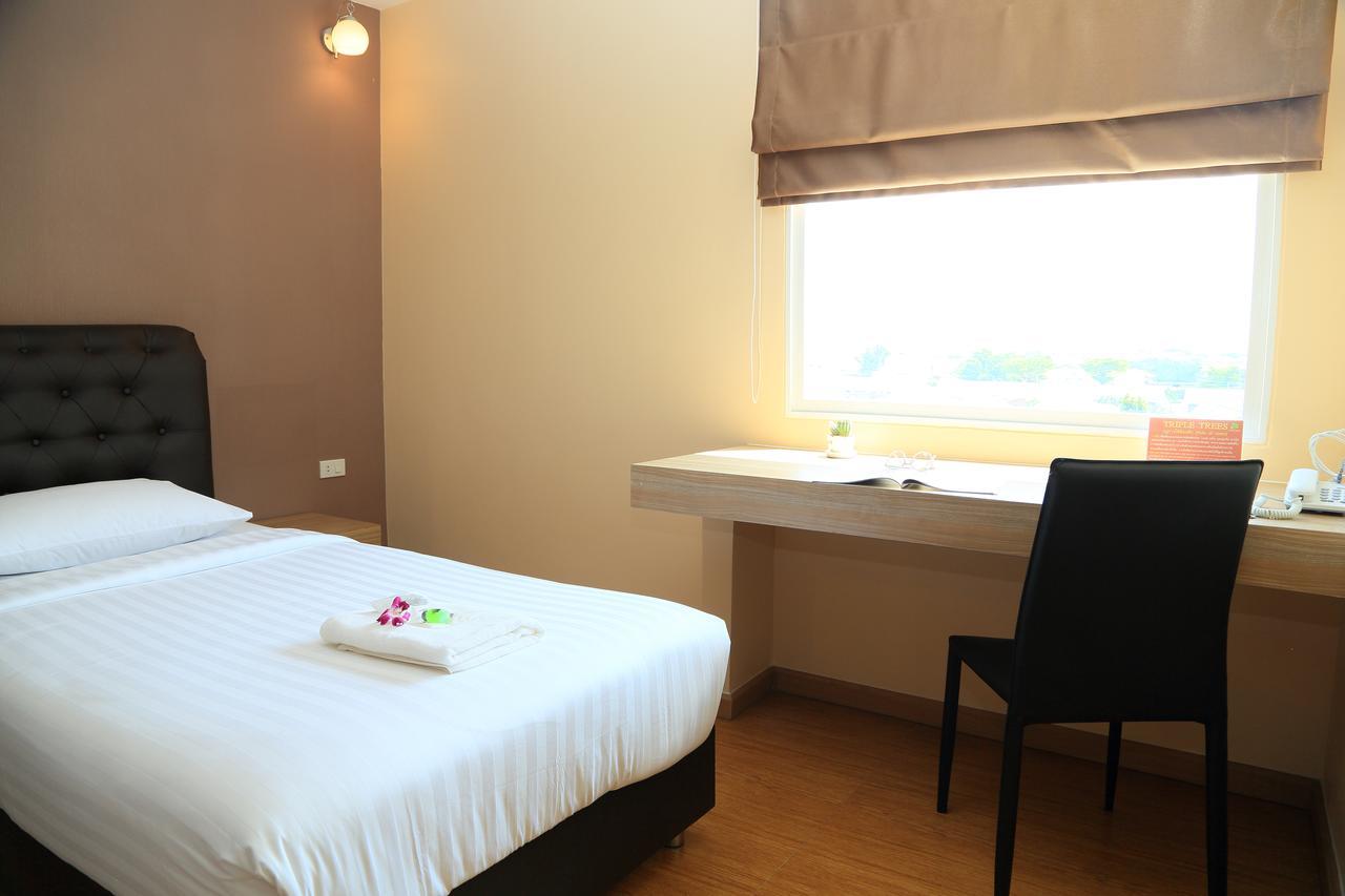 Triple Trees Hotel Pathum Thani Exterior photo